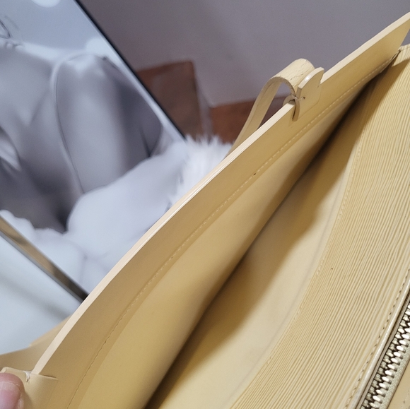 Louis Vuitton epi croisset - Picture 9 of 16